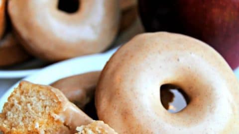 https://www.mamaknowsglutenfree.com/wp-content/uploads/2017/09/baked-apple-cinnamon-donuts-e1518986980293-480x270.jpg