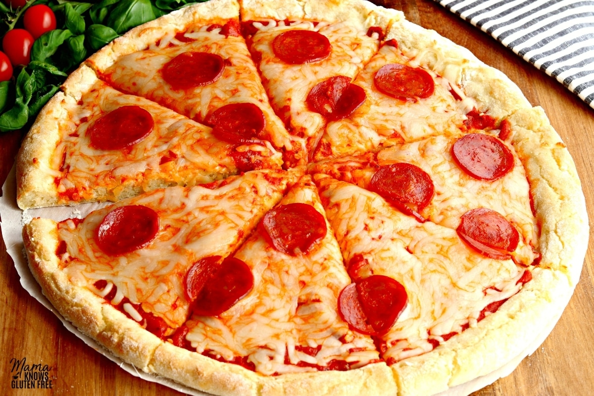 https://www.mamaknowsglutenfree.com/wp-content/uploads/2019/01/gluten-free-pizza-crust-1.jpg