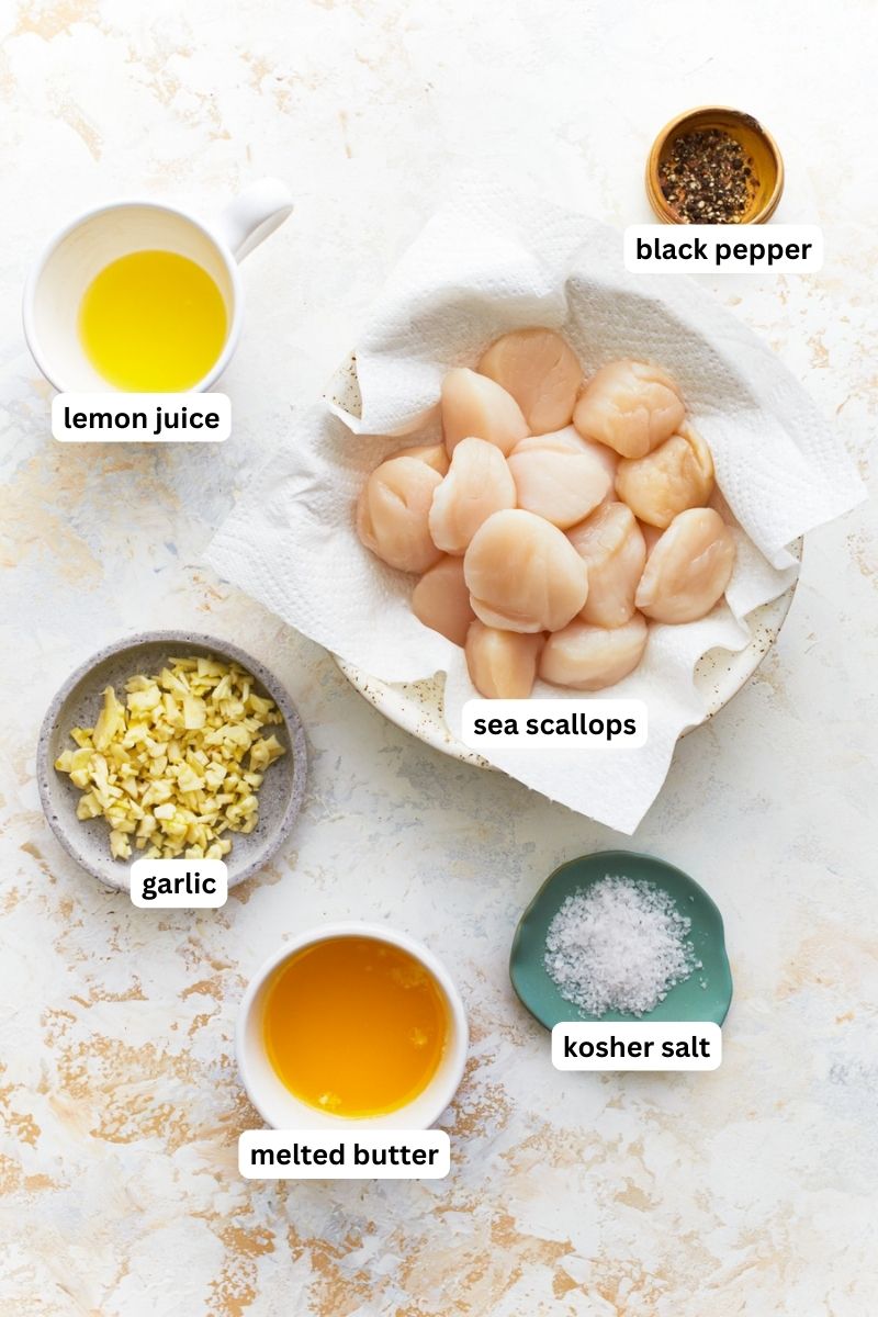 Ingredients for broiled scallops.