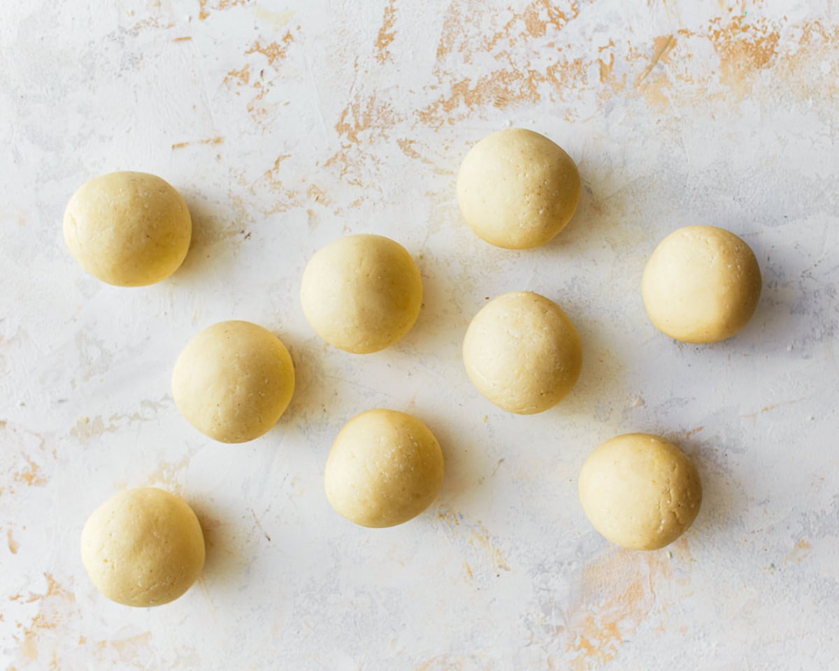 Shaped balls of pandebono bread dough